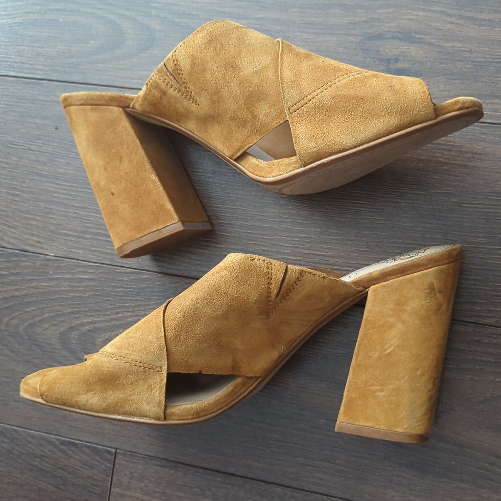 Vince Camuto Mustard Sandal - Picture 4 of 10